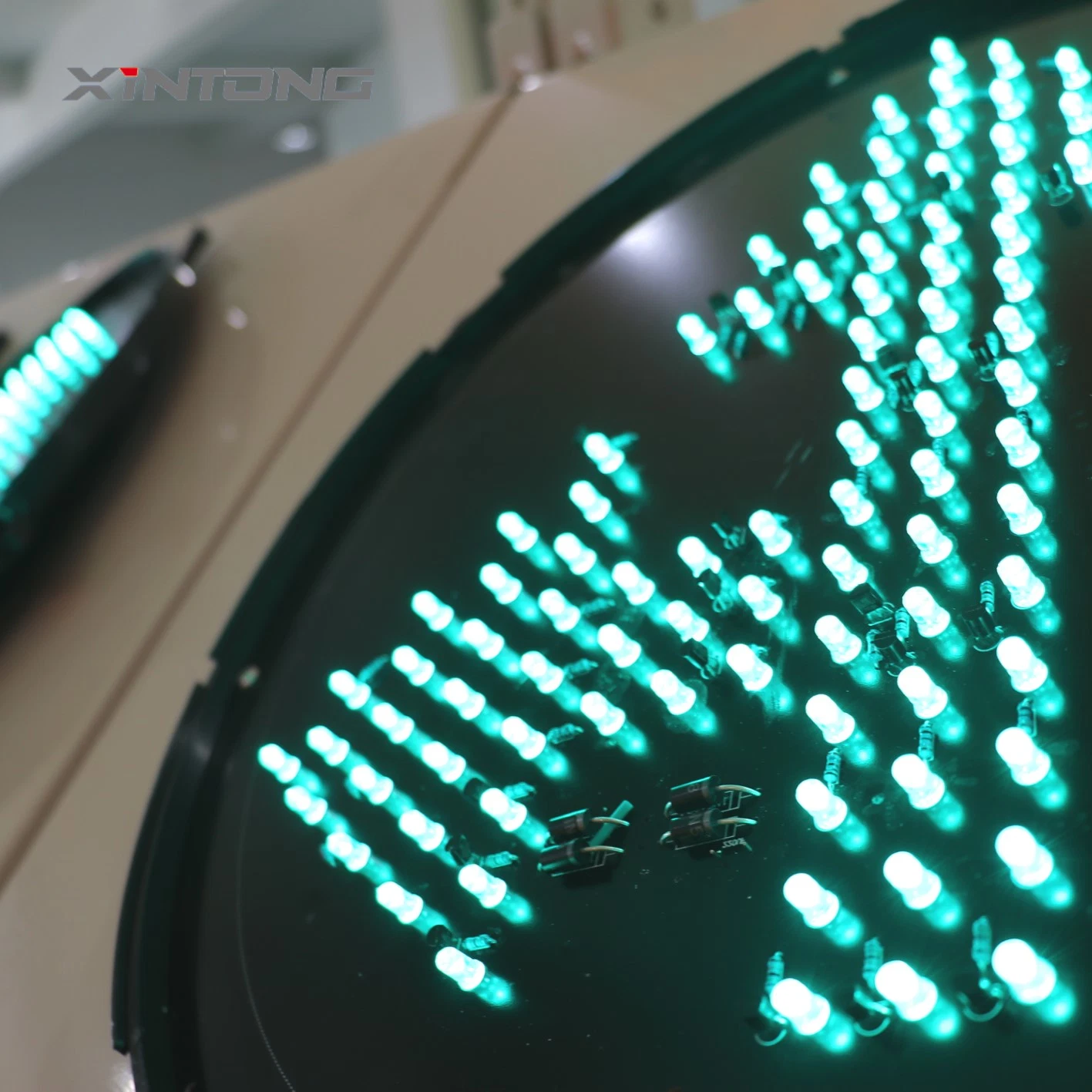 Yellow Green Xintong 200mm China LED Traffic Signal Light Xt-Tr-001