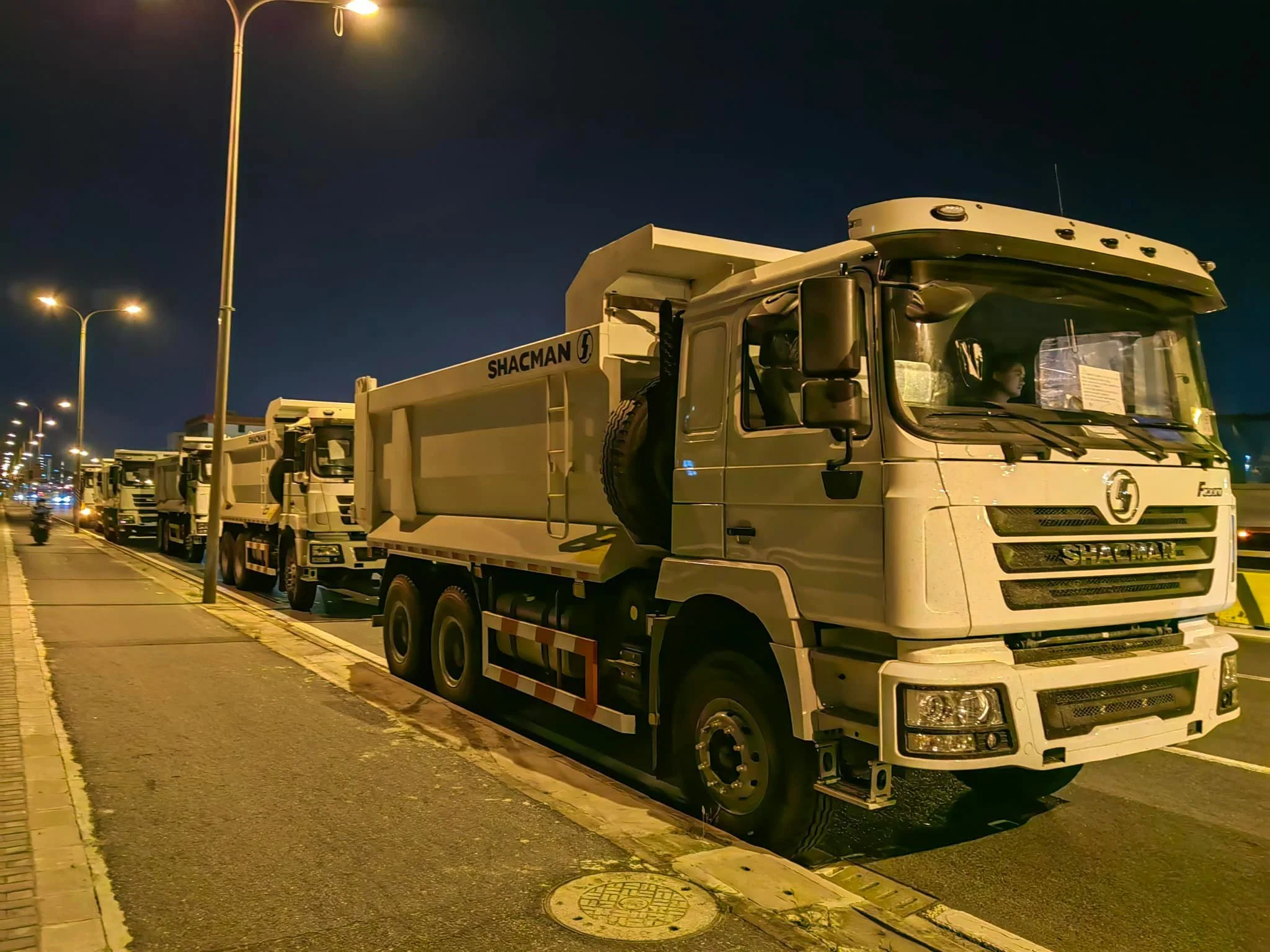 Tout nouveau 6X4 Shacman H3000 Camion-benne à 20 tonnes pour la vente de camions à benne basculante