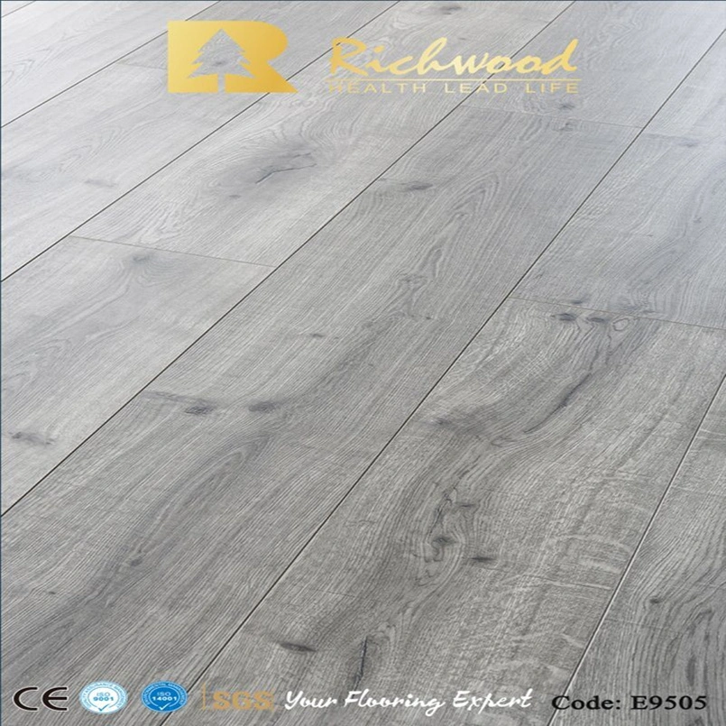 Piso laminado laminado de madera de vinilo de ingeniería fonoabsorbente de roble en relieve