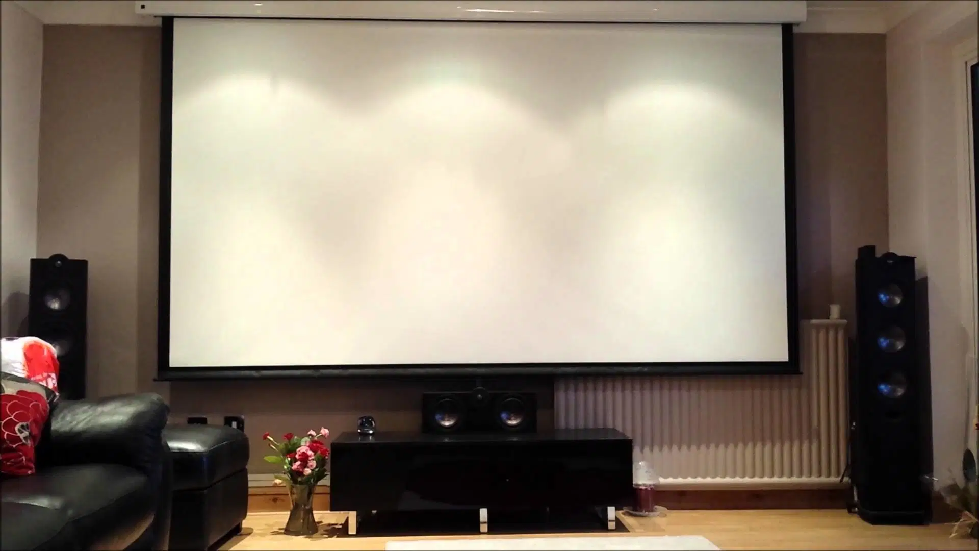 84" Wall-Mounted Manual Projection Screen with Matte White Fabric No Curling and Stripes