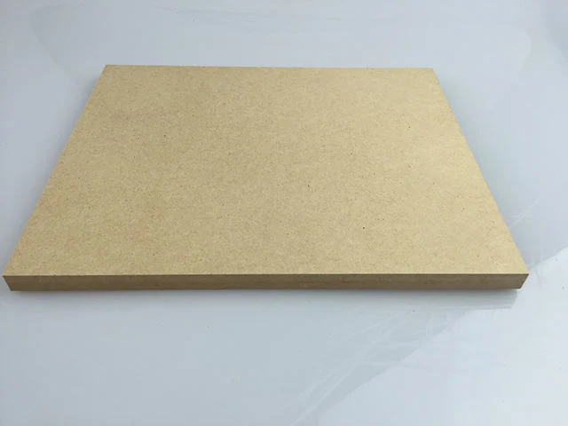 Las materias Plain de fibra de densidad media de MDF de 18mm de alto brillo a doble cara WBP melamina ignífuga ante la Junta de MDF para muebles