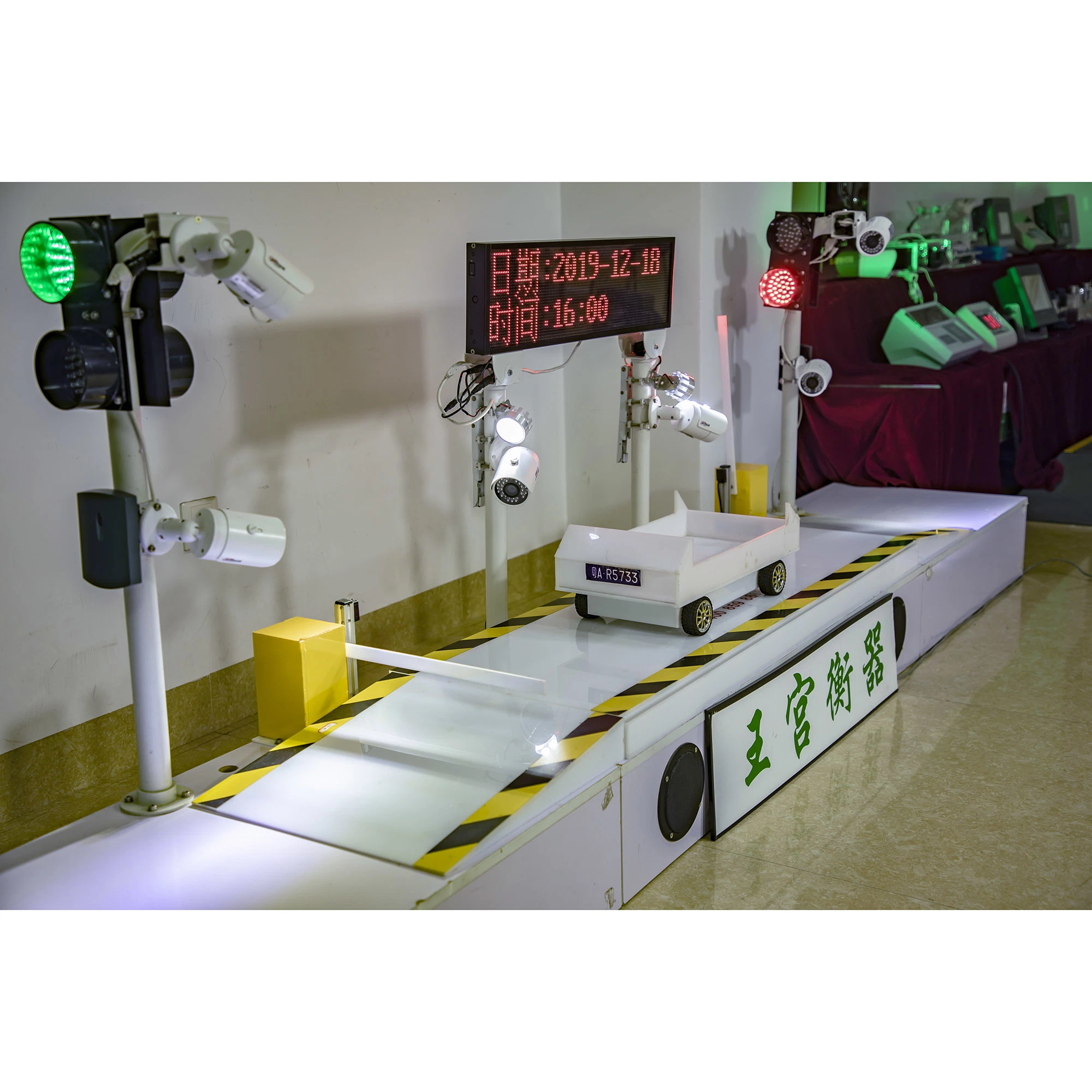 Scs100t Automatic Truck Scale with Camera and Traffic Lights System