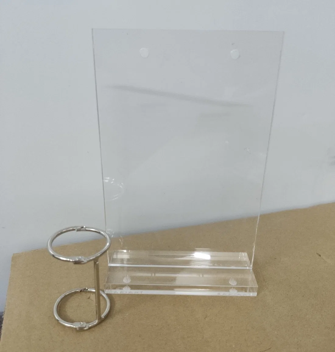 Support de présentation de calendrier en plastique acrylique en forme de T avec inox Anneau en acier