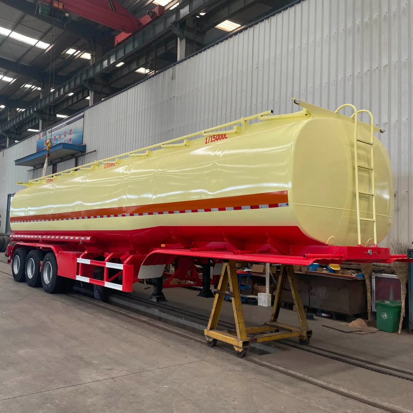 Best Price 45000L 3axles 3 Compartments Liquid Fuel Petrol Oil Crude Diesel Gasoline Water Milk Transport Aluminum Alloy Tank Tanker Truck Semi Trailer for Sale