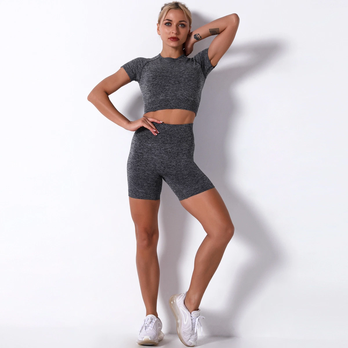 Femmes Ensemble de sport sans couture avec logo personnalisé Haut de gym et short Fitness Yoga