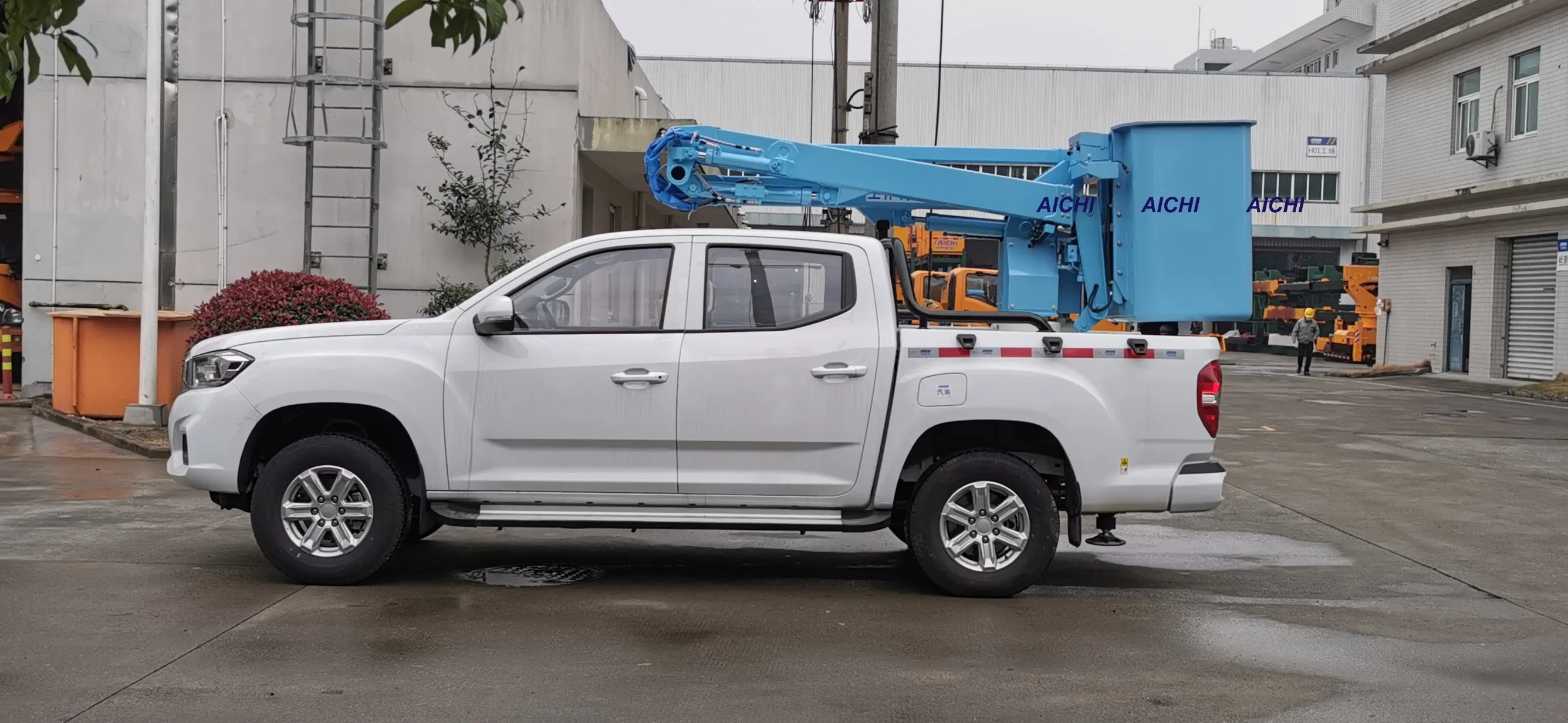 Escada hidráulica de altura de trabalho de 9,1 m montada no camião do pick-up Maxus Construction Veículo de trabalho aéreo da marca Aichi da lança