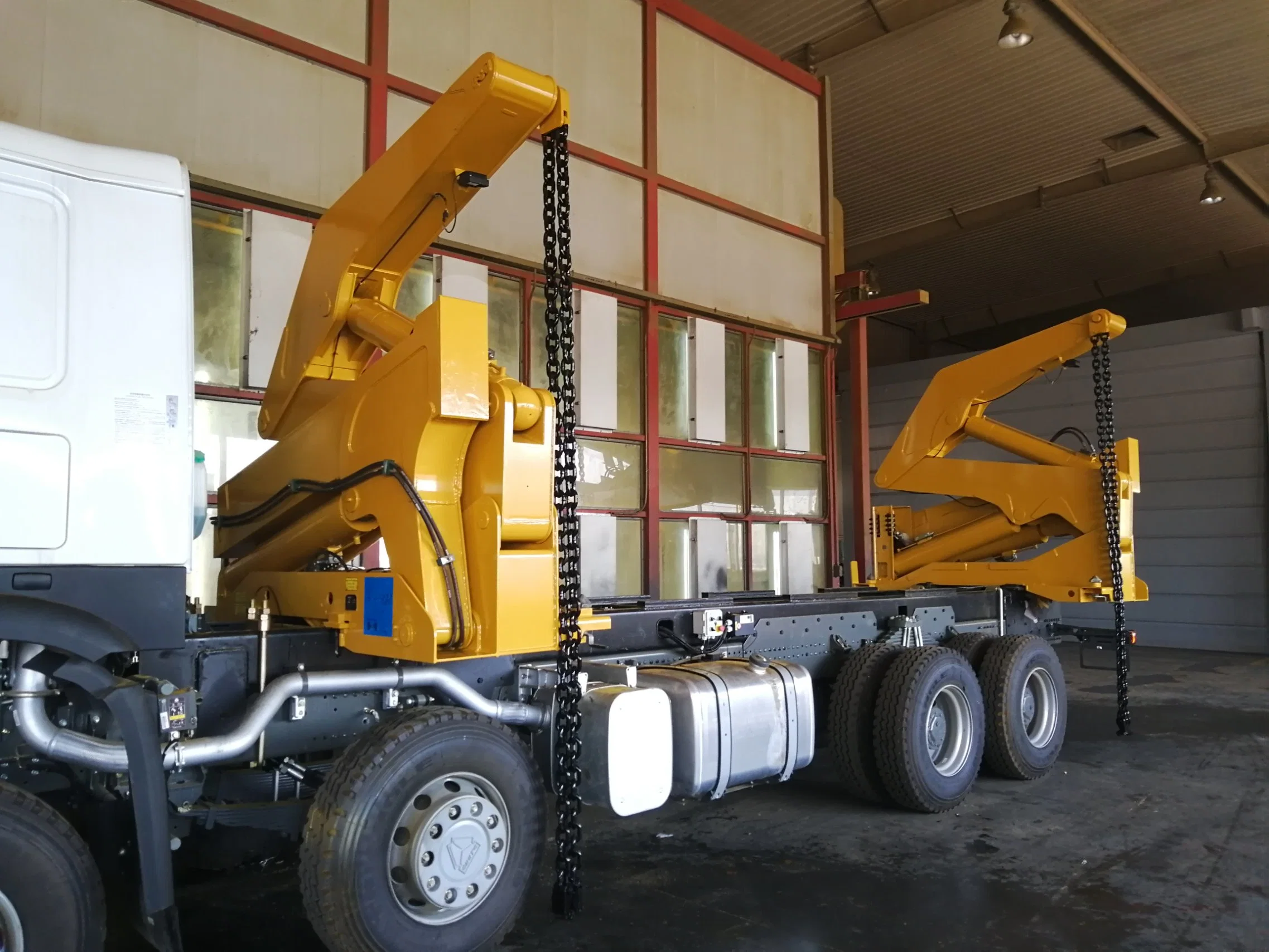 Sinotruk 8X4 Side Crane Lifter Crane Truck Side Crane