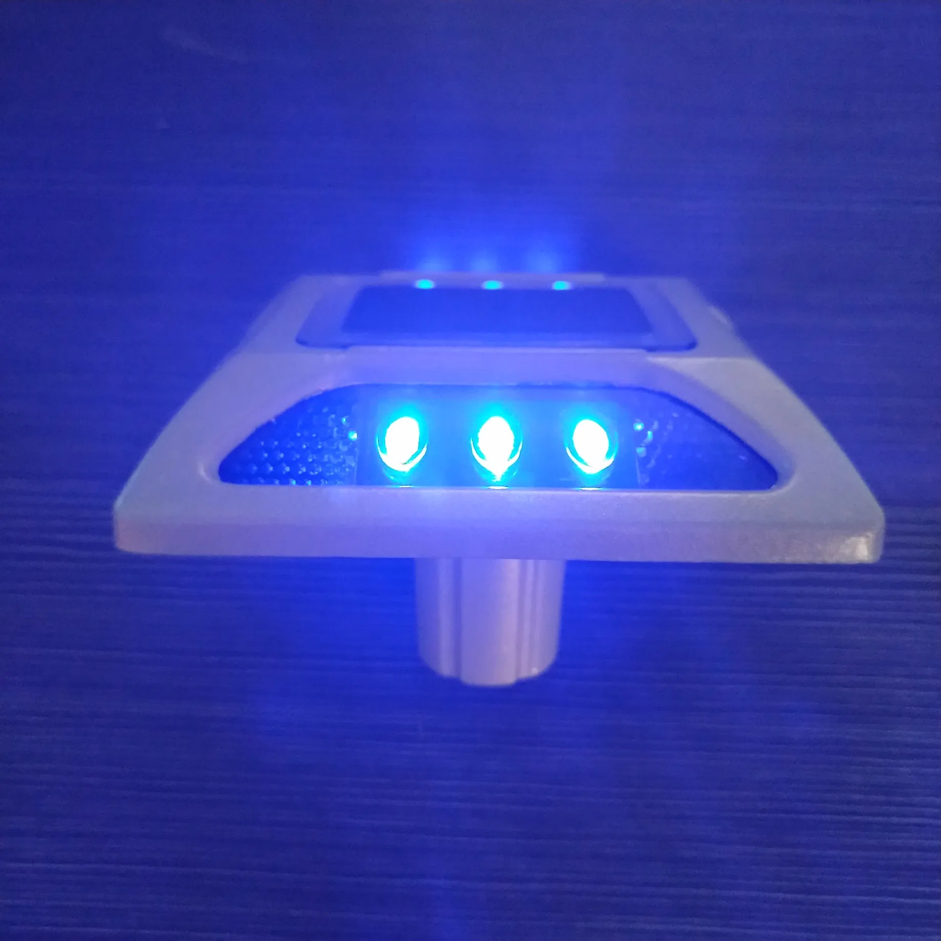 Route surélevé pavé marqueur 6 LED éclats métal carré levé Goujon de route solaire rechargeable œil de chat de rue pour chemin