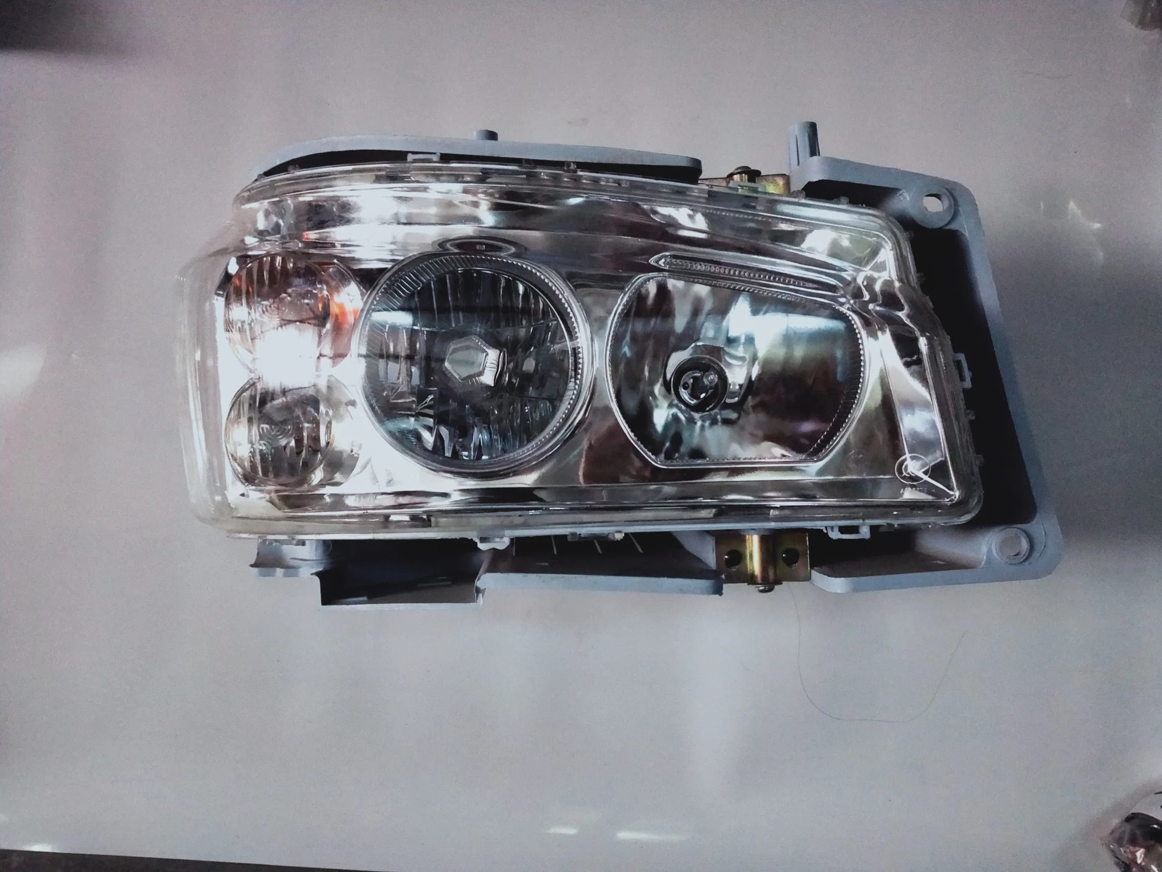 Sinotruk Head Light Left /Right Wg9719720105/Wg9719720106 Sinotruk Shacman Foton FAW Truck Spare Parts Auto Accessory Replacement Parts OEM