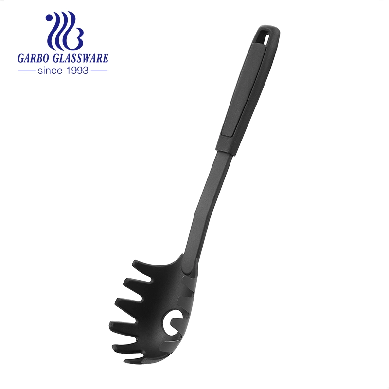 A fábrica de Nylon Barato Grau Alimentício Utensã lios de cozinha Conjunto de utensílios de uso de ferramentas de cozimento Kwnl005-4