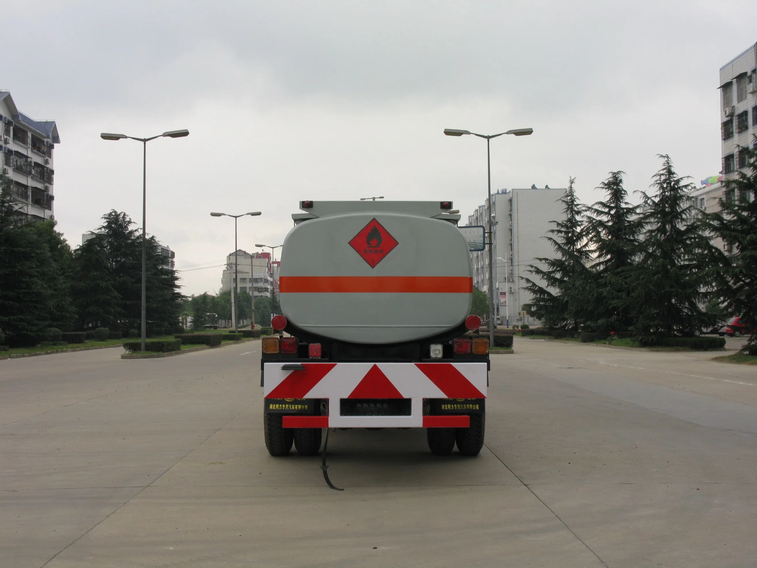 Dongfeng 4X2 5cbm Fuel Tank Diesel Gasoline Mobile Refueling Truck with Fuel Dispenser