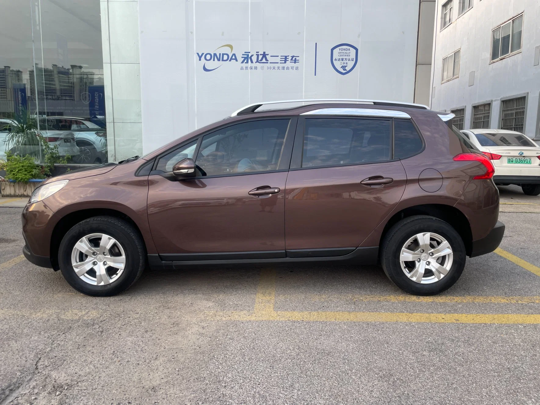 Peugeot 2008 2014 1.6L em Real Used Car 2WD 5 Bancos combustível gasolina veículo com volante à esquerda