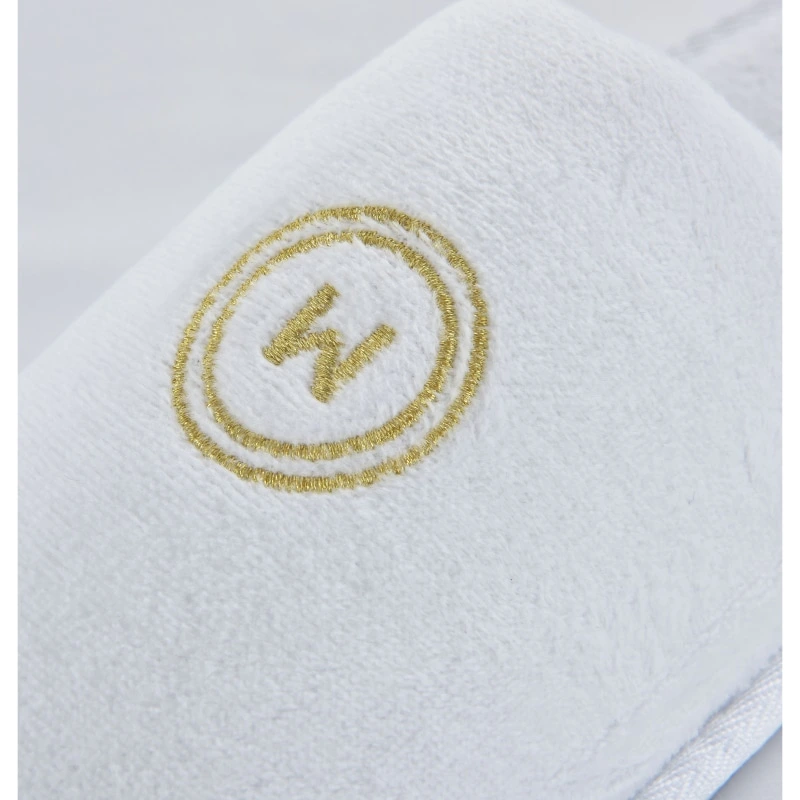 High quality/High cost performance White Open Toe Embroidery Logo Hotel Slippers for Hotel Guestroom Pantoufle Jetable Ciabatta Da Hotel