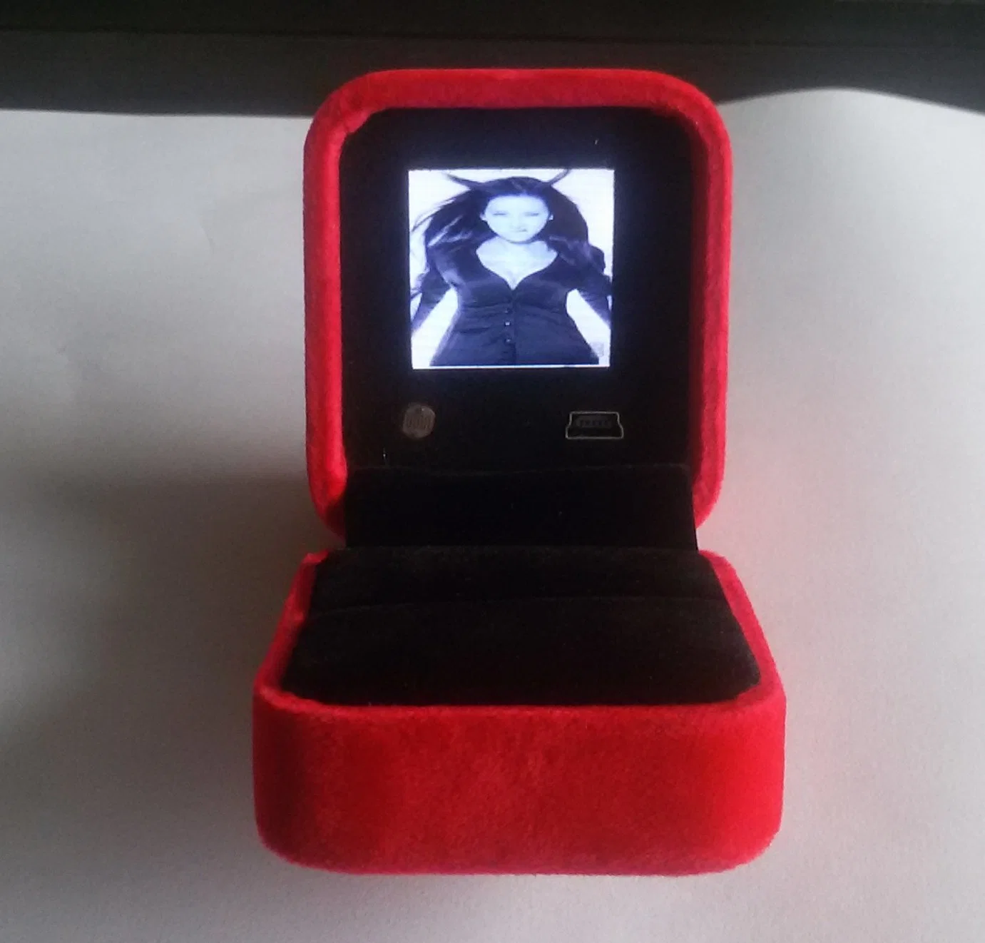 2023 Newest Design LCD Screen Video Box for Watch/ Jewelry /Ring/Diamond