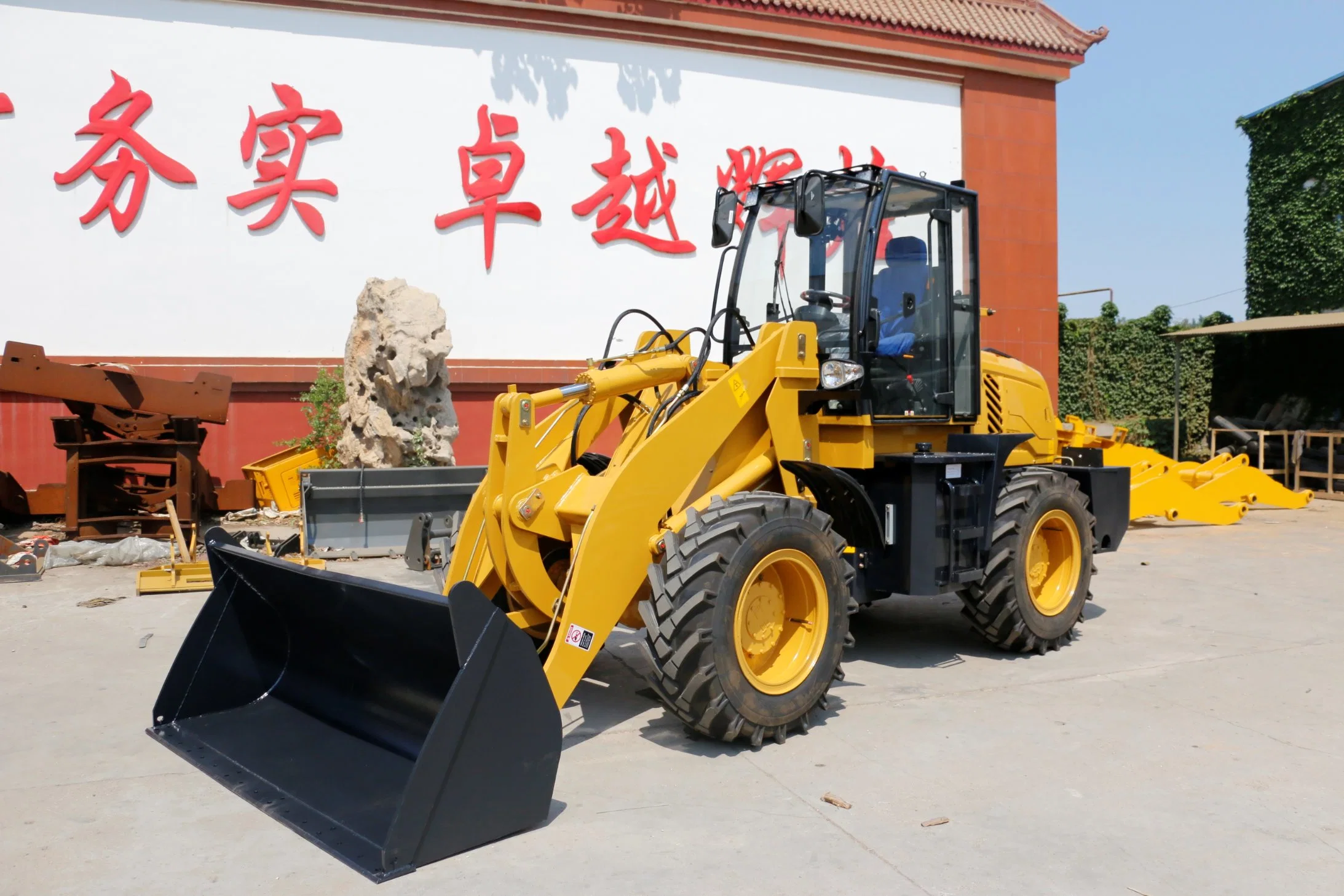 Compact articulé 928 2,8 tonnes certifié ce de Luqing en Chine prix d'usine Pelle bucket agricole équipement de construction machines petite mini-roue centrale