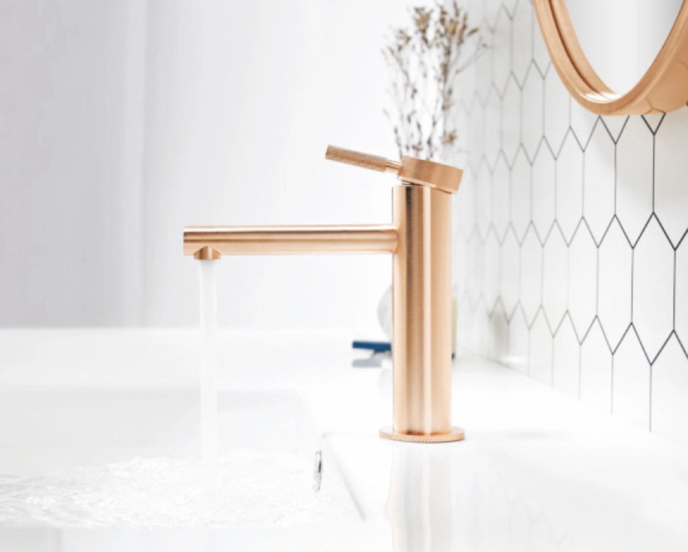 Le cuivre, trou unique navire de la Salle de Bain lavabo Faucet, bassin commercial robinet mélangeur, sans plomb en laiton solide de l'eau chaude et froide du robinet, toilettes Tall corps