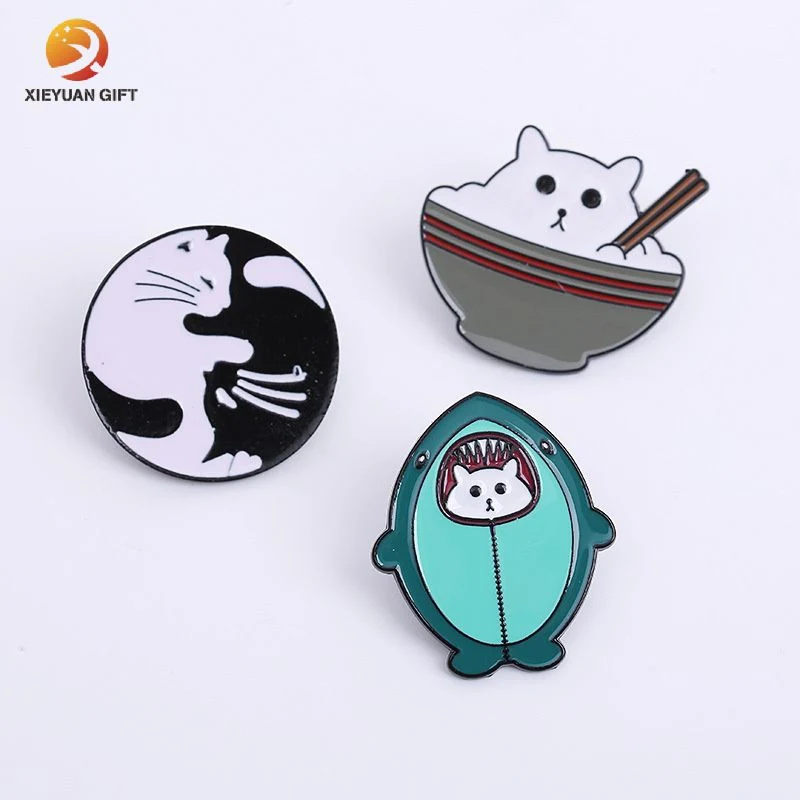 Großhandel Custom Logo Cartoon Tiere Niedlichen Kleinen Schüssel Raum Rund Yin und Yang Cat Zubehör Geschenke Legierung Metall hart weich Brosche Emaille Abzeichen Lapel Pin