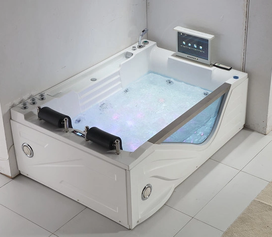 Banheira de hidromassagem de luxo em acrílico com jatos de massagem e TV.