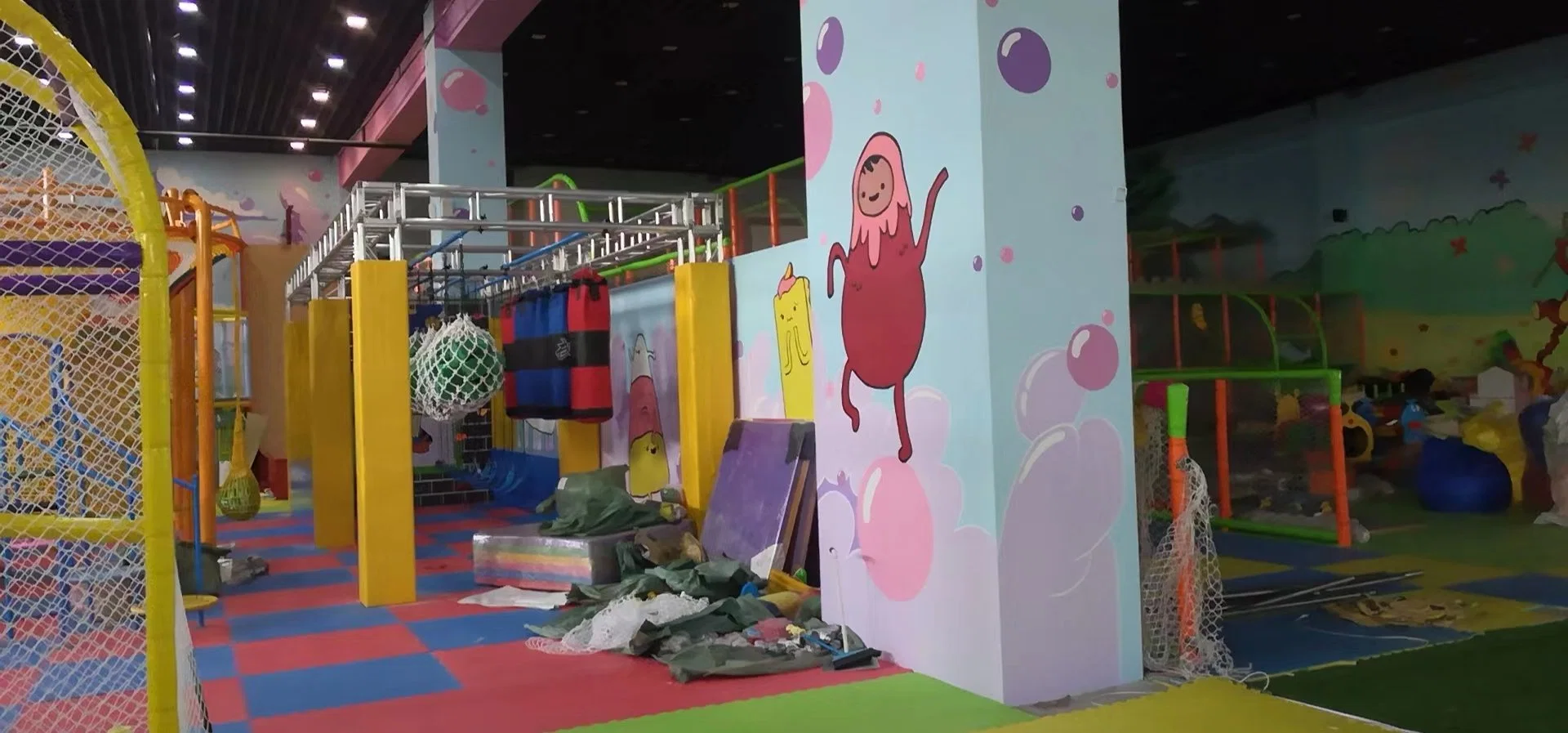 Expand The Indoor Playground Equipment Such as Climbing Nets and Climbing Rainbow Trees