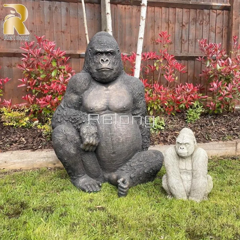 Nuevo diseño de Artesanía de metal de bronce de tamaño de la vida gorila estatua decorativa Escultura al Aire Libre de fauna silvestre