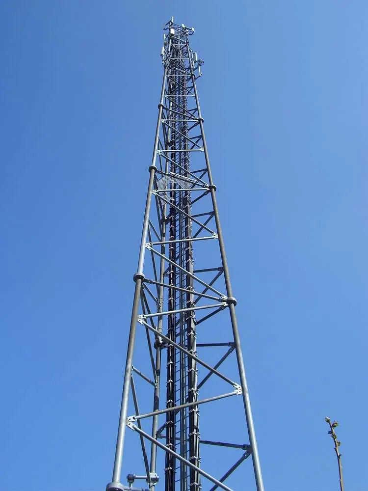 Cuatro patas de acero galvanizado angulares de la torre de comunicaciones