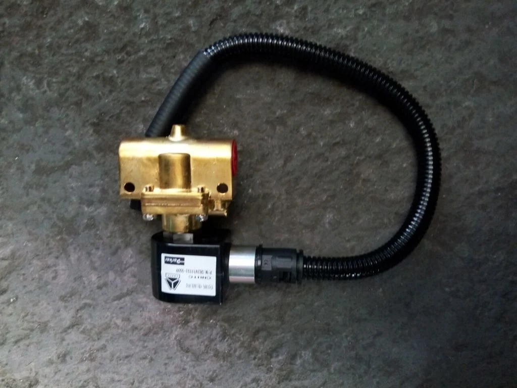 Main Low Pressure Solenoid Valve 082V11103-0009 for HOWO Truck