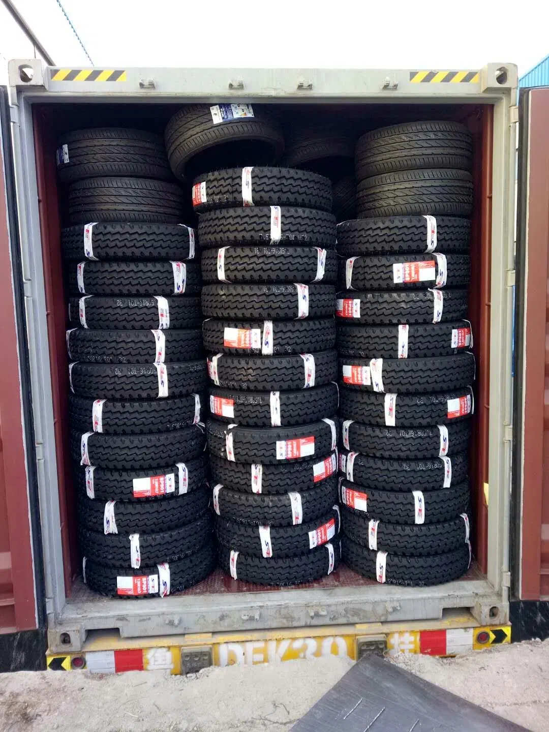 Commercial All Position Warranty 100000km 1200r20 Tube Tyre China Wholesale Tire Factory Import Truck Tire 12r22.5 Jiefang Truck Made in China TBR Tire 1200r24