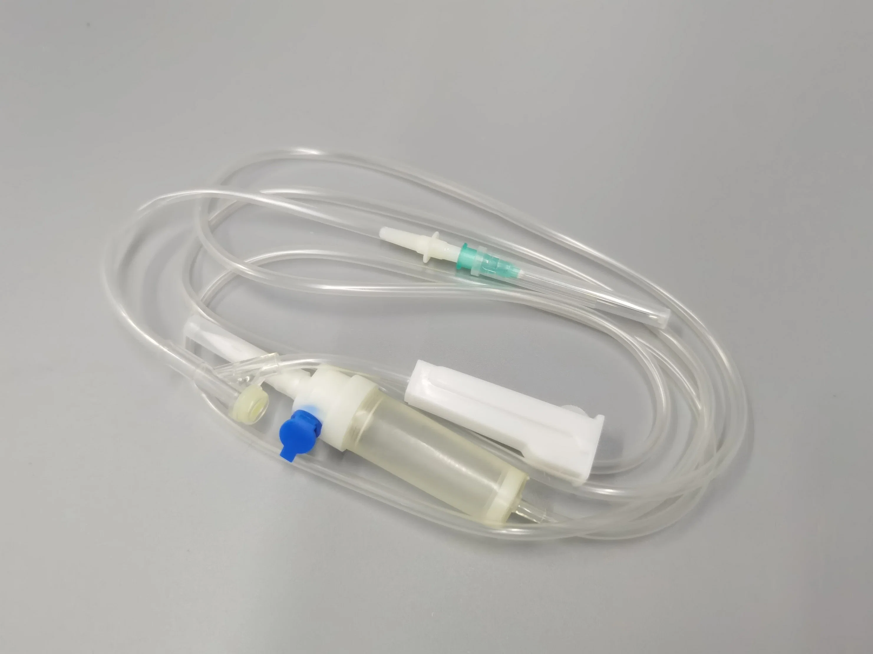 Médicaux jetables stériles IV set de perfusion avec une aiguille à usage unique FDA 510K Approbation CE