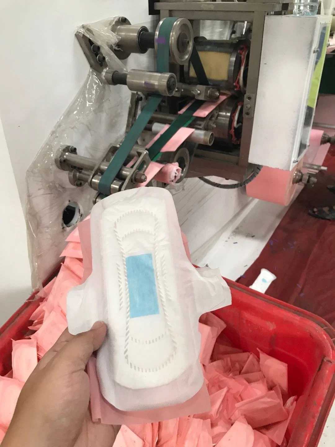 Máquina completa Servo Sanitary Napkins para la fabricación de almohadillas para la Mujer