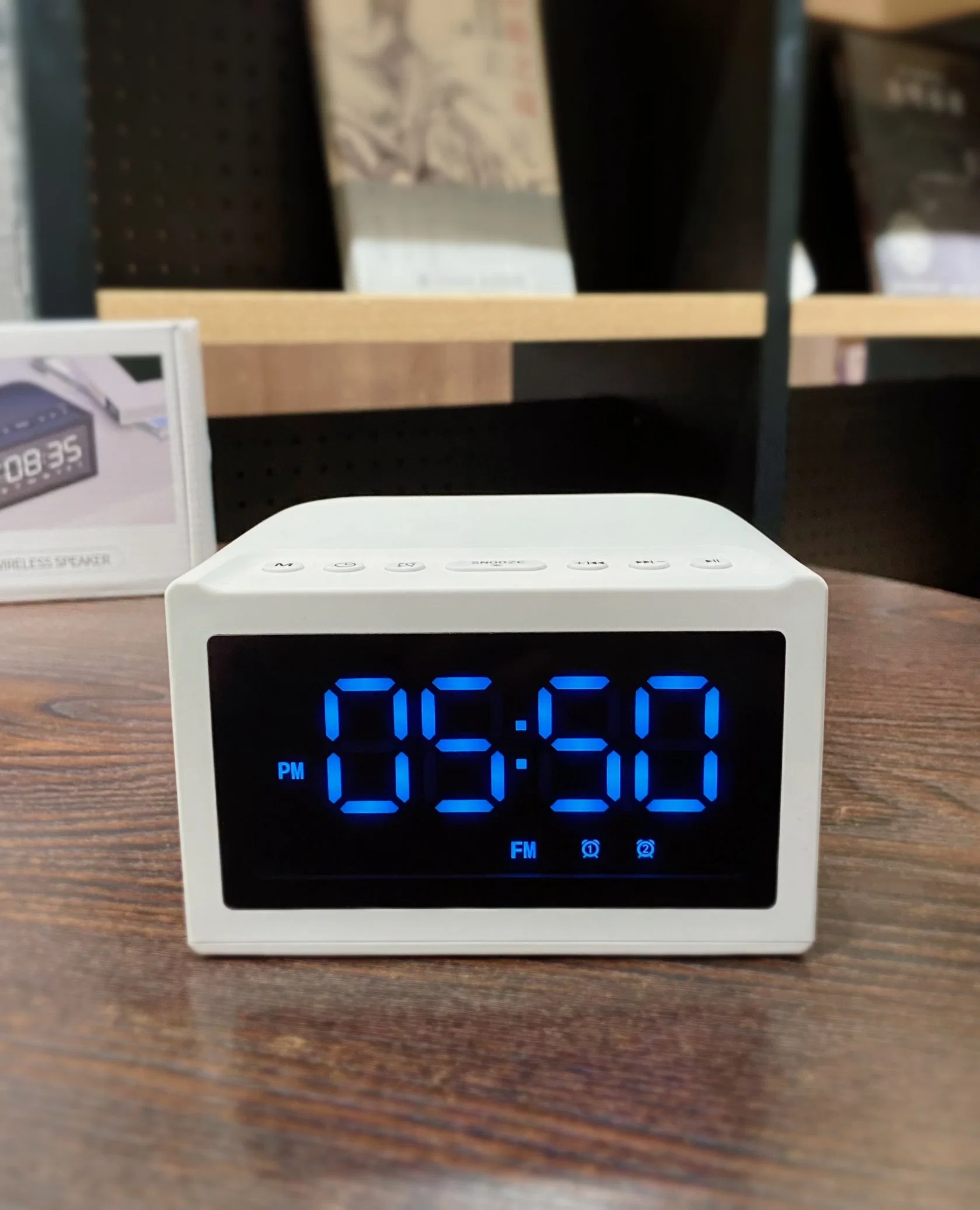 Alarme Digital Clock Rádio FM LED Despertador com Dente Azul de alto-falante