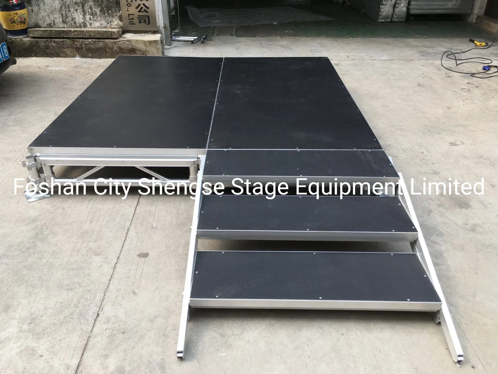 Factory Price Wholesale/Supplier LED Video Wall Aluminum Trusses Simple Easy Install Adjustable Moving Lights Small Platform 1X2m Mobile Stage for Music Concert Events