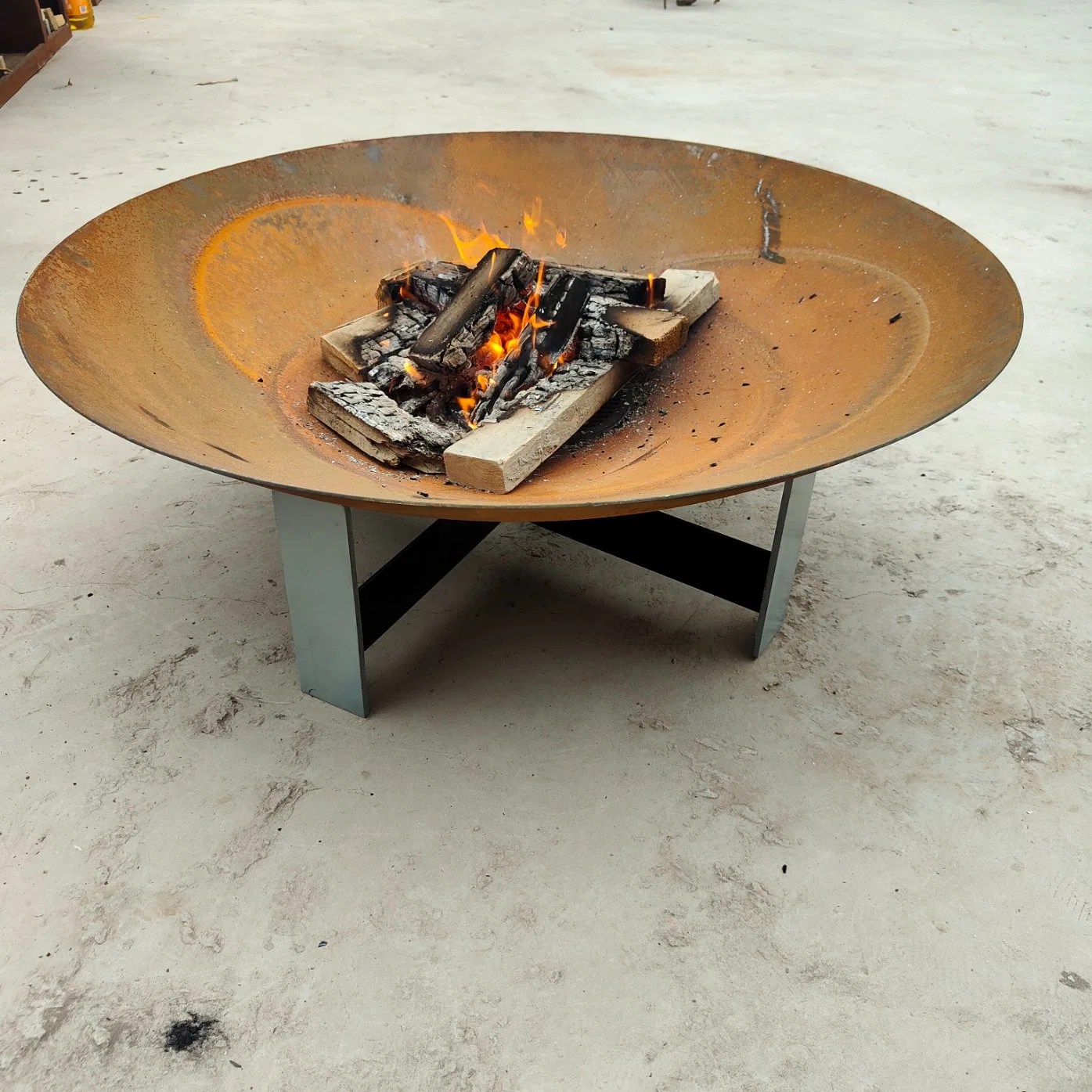 Fire Pit Outdoor 31 pouces en acier Corten pour feu de bois.