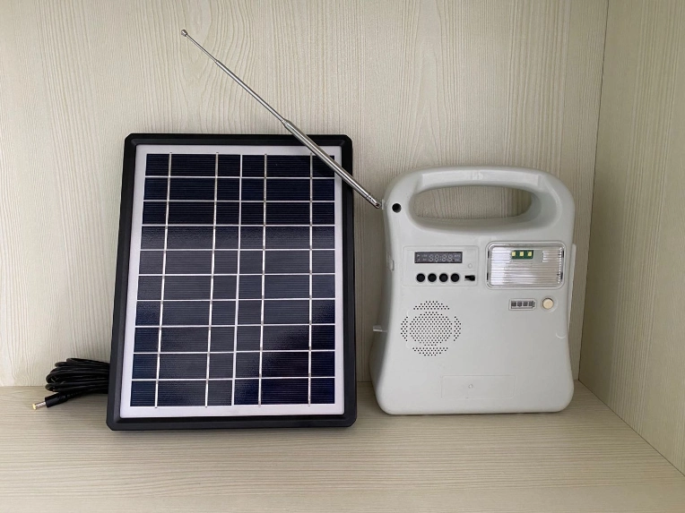 5W Tragbare 3 LED-Glühlampen/Solar-Beleuchtung Kits off Grid Solar-PV-Power-Energiesystem mit Radio/MP3/SD-Kartenleser