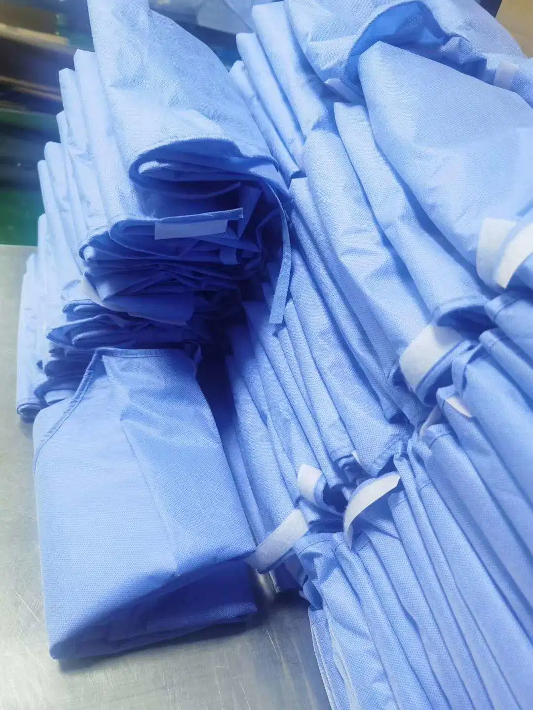 Disposable Sterile 45GSM SMS Non Woven Fabric Medicalstandardsurgical Gown Forhospital