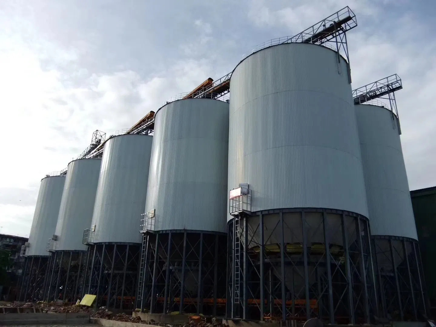 Factory Direct Sale 2000/3000/5000/8000 Tons Farm Grain Storage Steel Silo