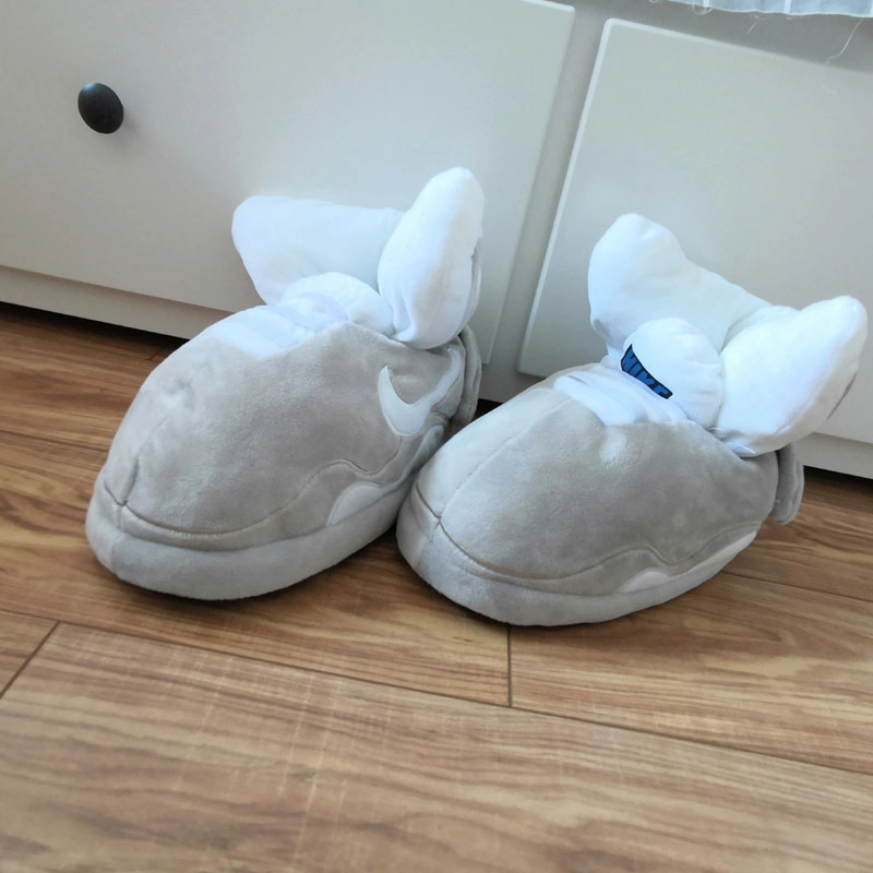 Chaussures en peluche rembourrées antidérapantes pour l'hiver à la mode et confortables.