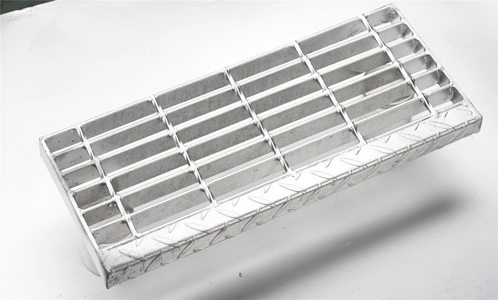 Hot-DIP Galvanized Stair Tread by Steel Grating with Good Quality