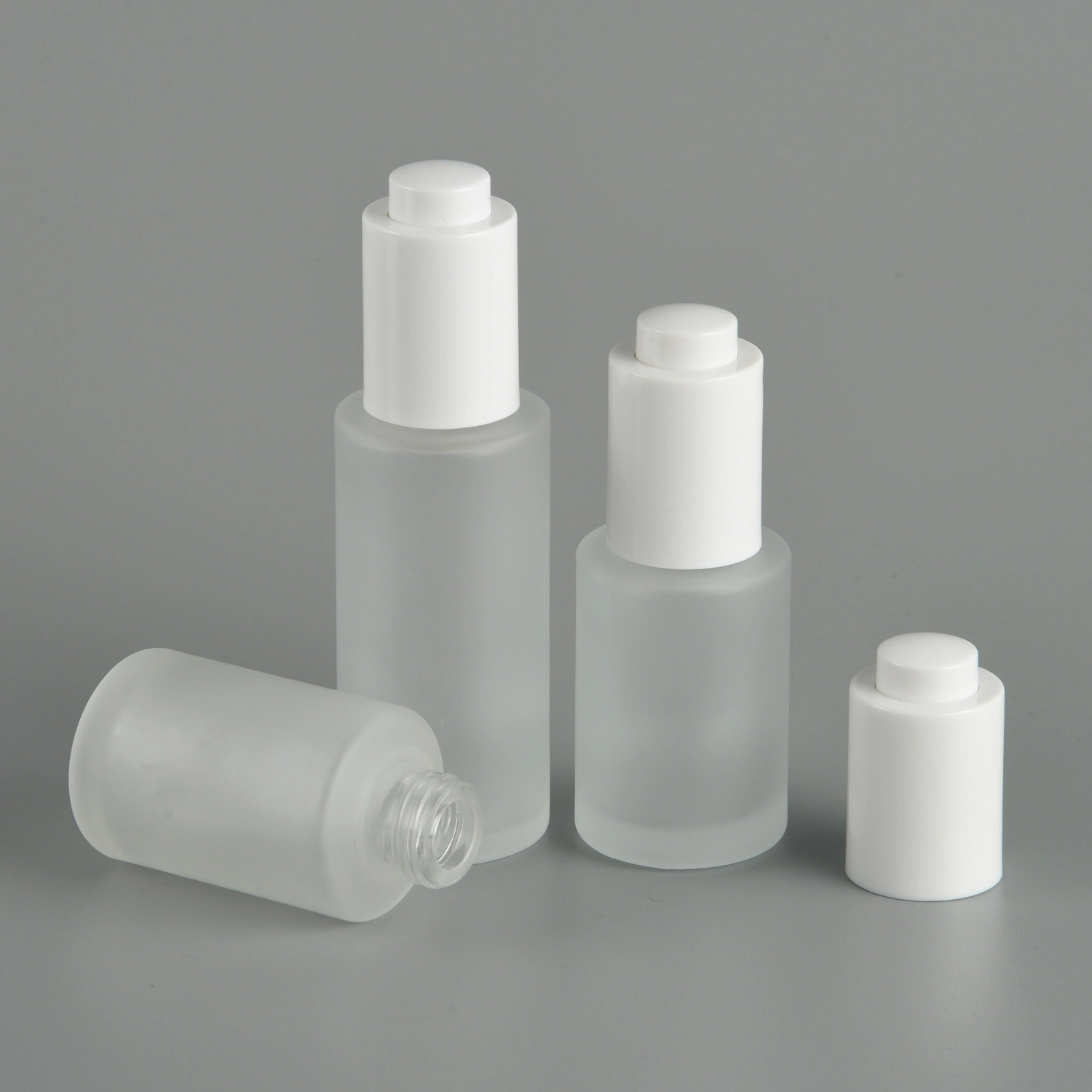 White Opal Round Glass Lotion Bottle with Pump or Screw Cap for Skincare Cosmetic Packaging