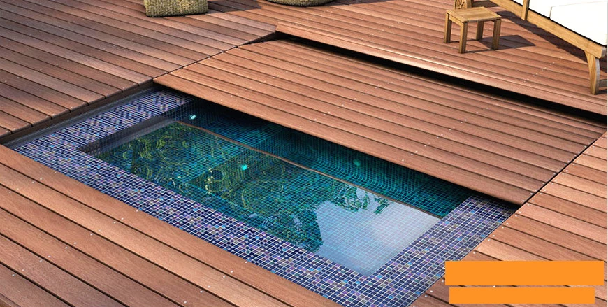 Feuille de polycarbonate pour couvrir une piscine.