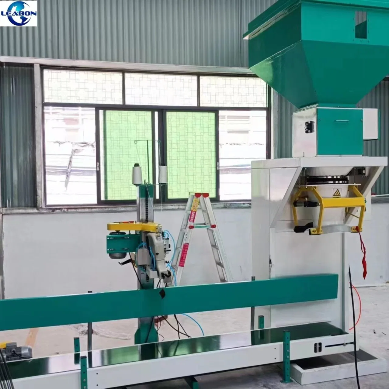 Wood Pellet Cereal Bag Packing Machine Single Feeder Bag Weighing Packaging Equipment