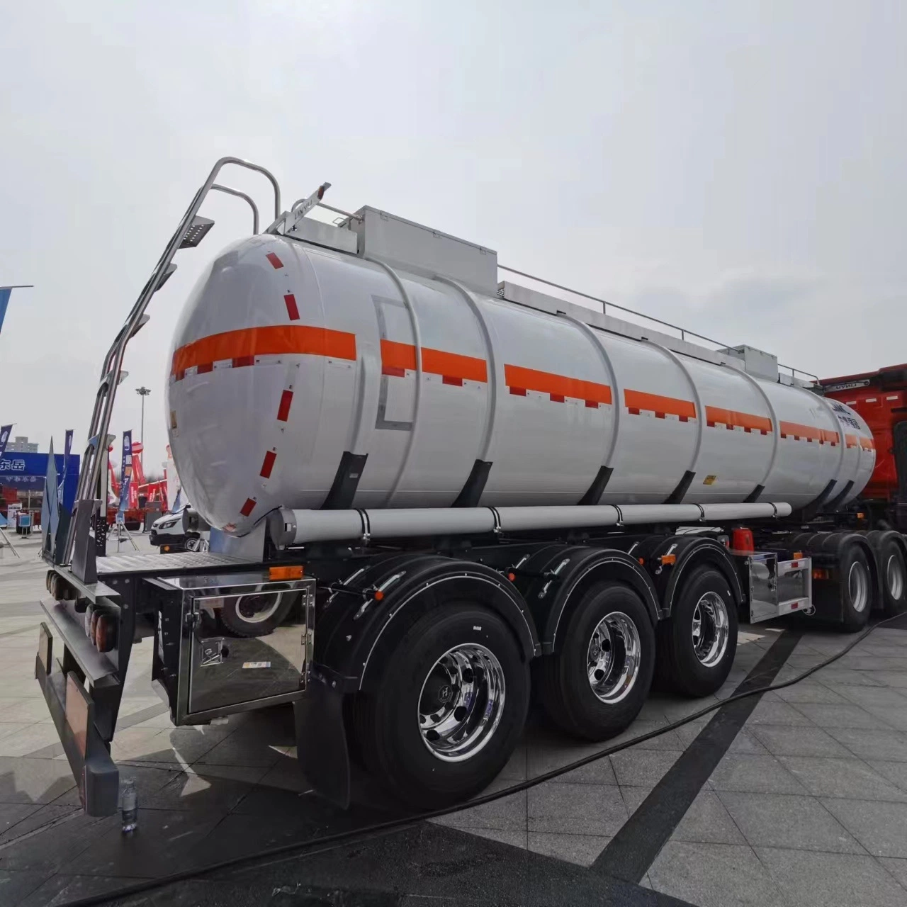 50 Cbm Heavy Oil Tanker, Fuel Tank Truck Semi Trailer on Sale