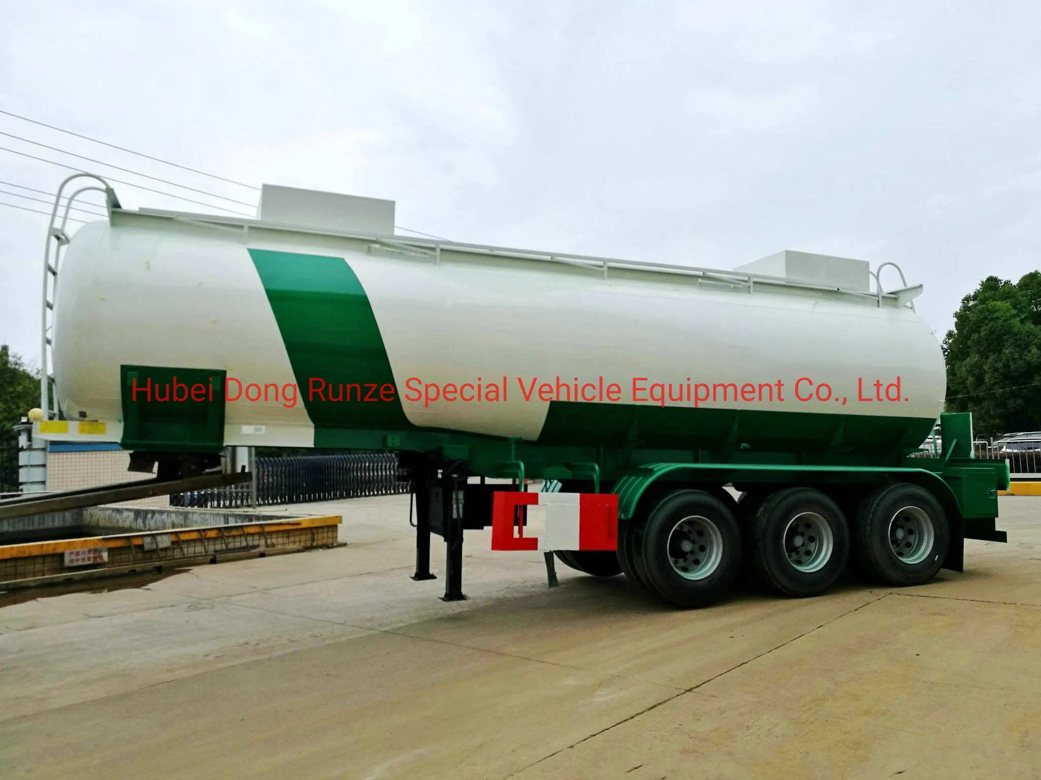 Caustic Soda Tanker Corrosive Chemical Liquid Steel Lined Plastic Tank Trailer (3 Axles PE Lined Tank for Dilute Sulfuric Acid Hydrochloric Acid)