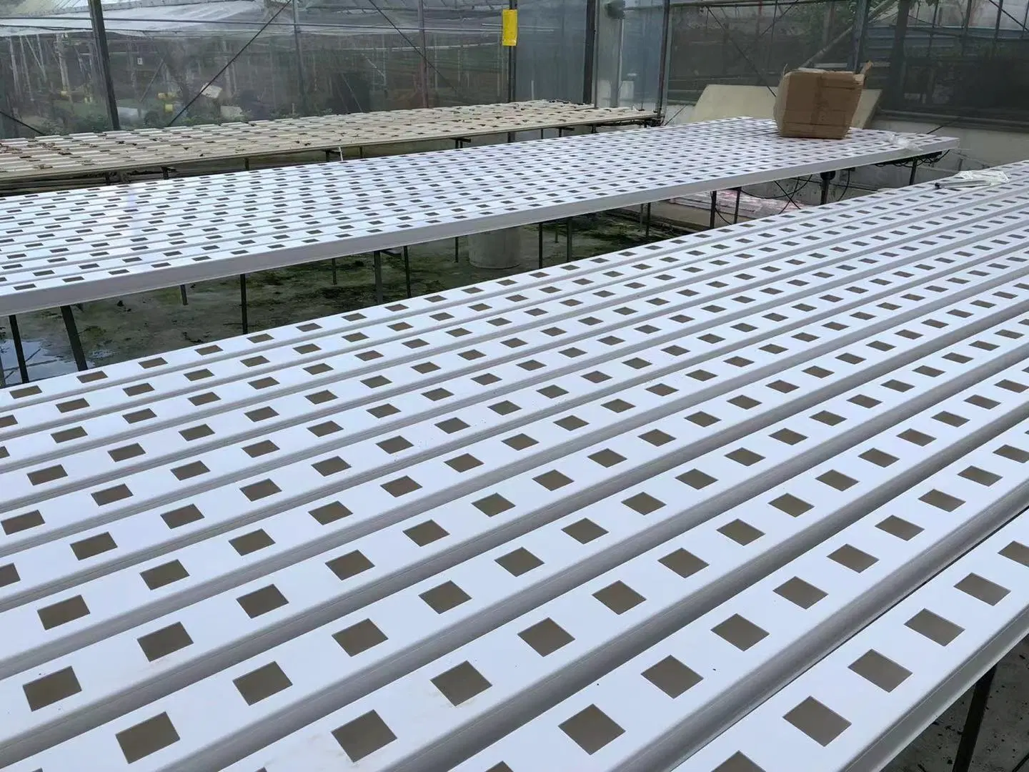 Lebensmitteltauglicher PVC Kunststoff hydroponic wachsende Rinne 4X2 Zoll wachsen Trog