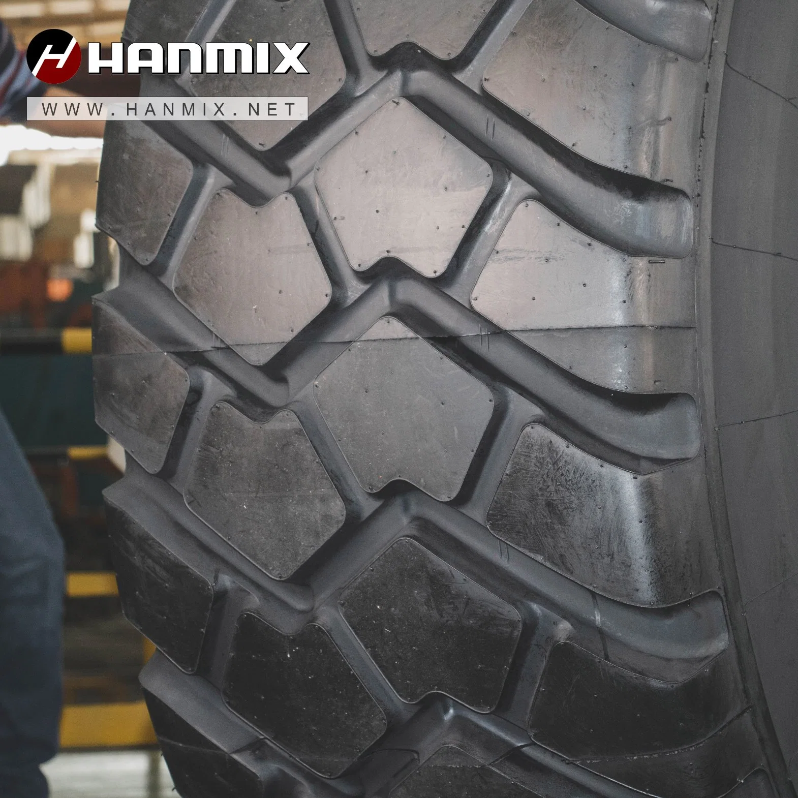 إطارات نصف قطرية من Hanmix على تعدين الجرار المجنزر الصغير للودر الخانور E3 L3 E3/L3 E4 E4/L4 L5 L5s 13.00r25 14.00R24 14.00r25 17.5R25 20.5R25 26.5R25 29.5R25