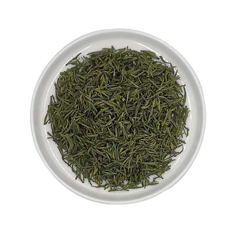 Китайский зеленый чай из цельных листьев или бутонов