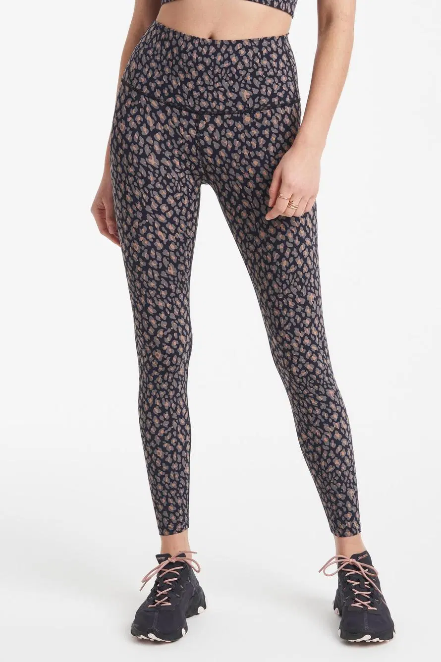 Women`S Sports Wear Leggings Pants Features a 7/8 Silhouette with a Pattern of Nightfall Cheetah