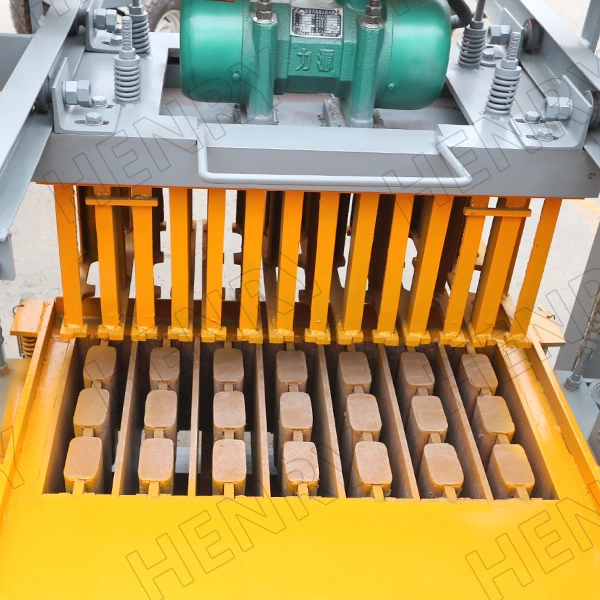 Qt4-35b Handbetriebene Hollow Block Maschine Pfaver Maschine Curbstone Herstellung Maschine