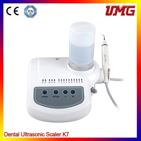 Escalador de ultrasonidos Equipos dentales Blanqueamiento Dental LED de escalado de pieza de mano con una botella de agua desmontable.