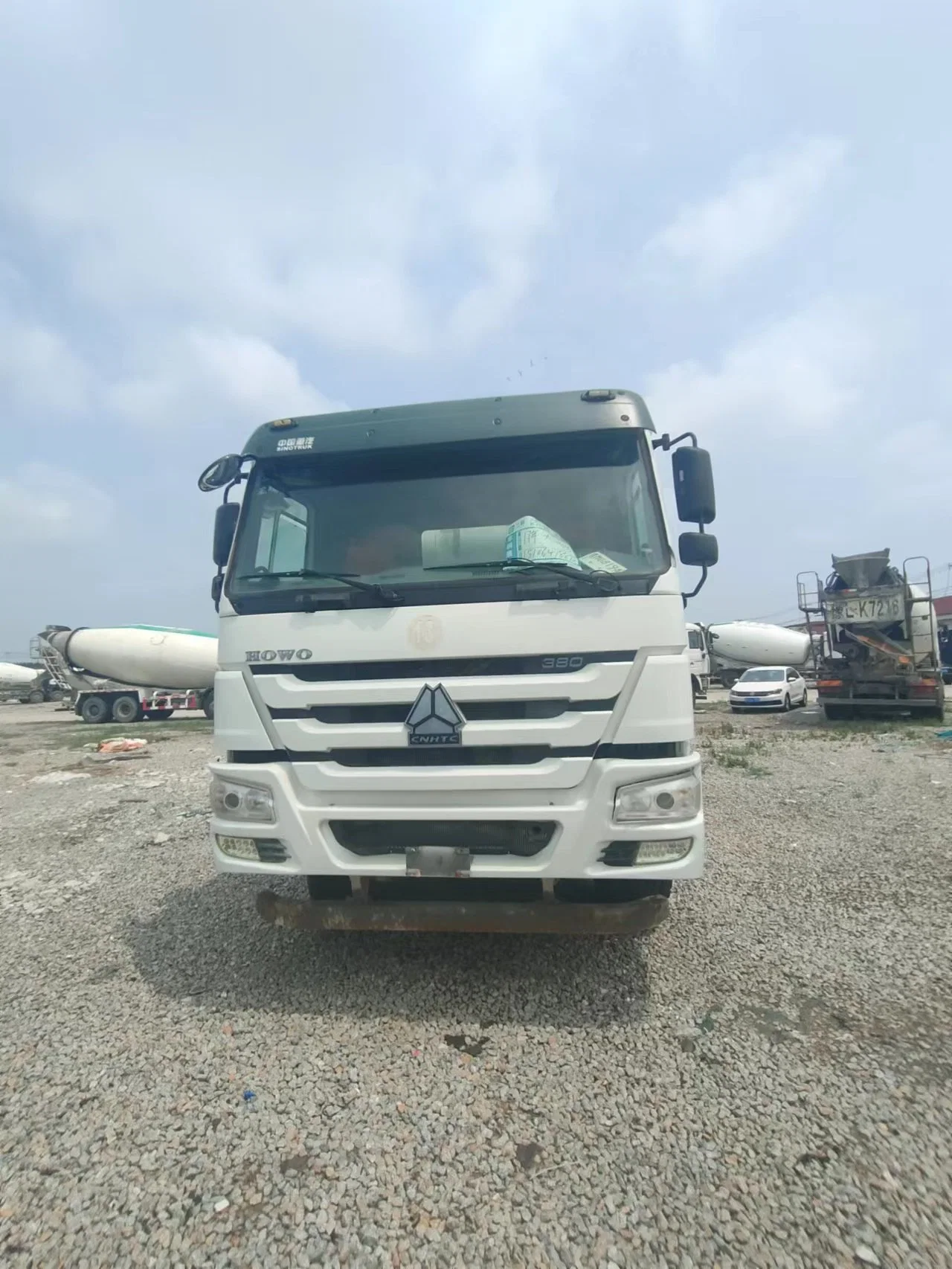 HOWO 6*4 Concrete Mixer, Commercial Vehicle, Low Price for Sale