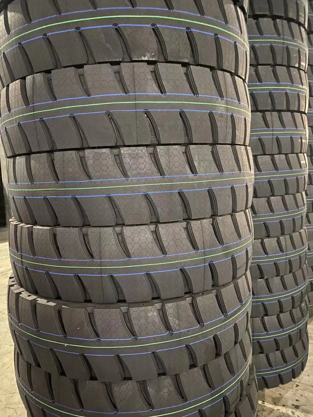 China Tire Radial Tube Light Truck Tyre Factory 700r16 750r16 825r16 825r20 900r201000r20 1100r20 1200r20 Neumaticos Chinese Llantas Heavy Duty Truck/Bus Tyre